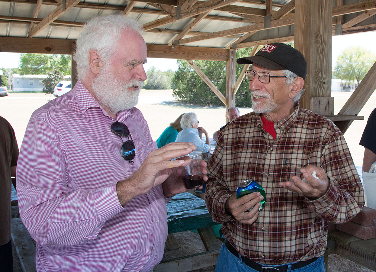 Richard Jones (Jonesey) and Fritz Kleinhans discussing digital imager noise.