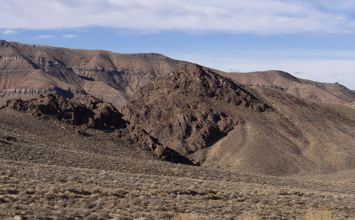 The red rock formations in the foreground are from Zabriskie Quartzite Formation from the lower Cambrian Period (>520 MA).
