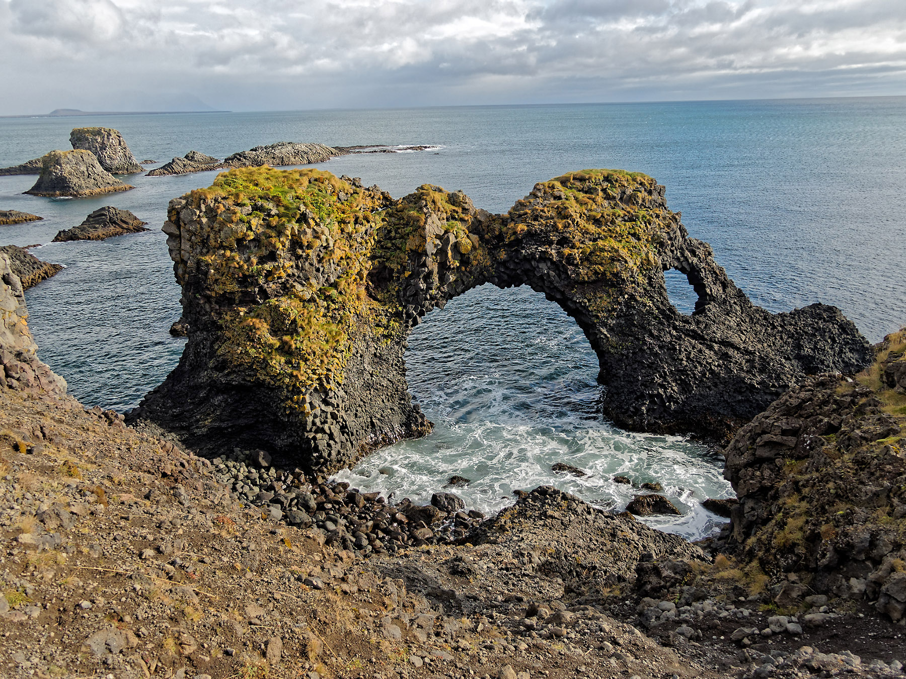 Gatklettur (stone arch or bridge) of columnar basalt near Hellmar. Visitors with biology/medical education look at the eroded rock pattern and often see a pelvis with pelvic canal, obturator foramen, pubis, ilium and ischium.