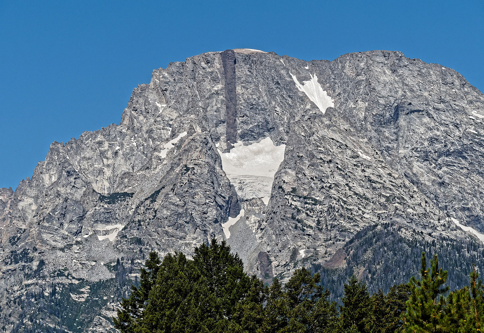 Mount Moran is composed of gneiss and granitic gneiss with dikes and sills of granite and pegmatite of igneous origin.  A thick diabase dike running vertically throughout the mountain arose from basaltic magma intrusion into the older Precambrian metamorphic rock 600 million years ago.