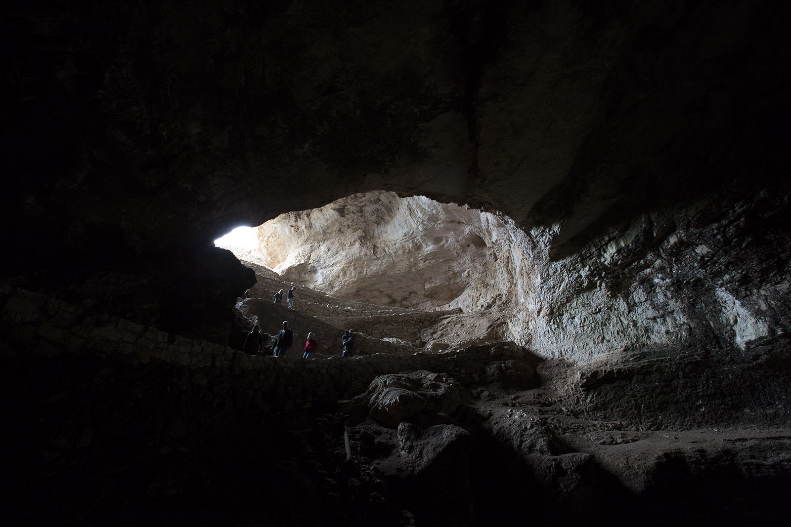 The natural pathway descends 750 feet to the largest cavern sections giving an opportunity to walk more the 1.5 miles underground in interconnected caverns.